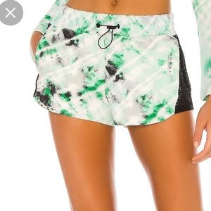 Koral shorts. 💚